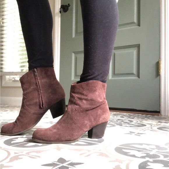 Lucky Brand Ankle Side Zip Suede Booties (7.5/8) - Picture 2 of 12